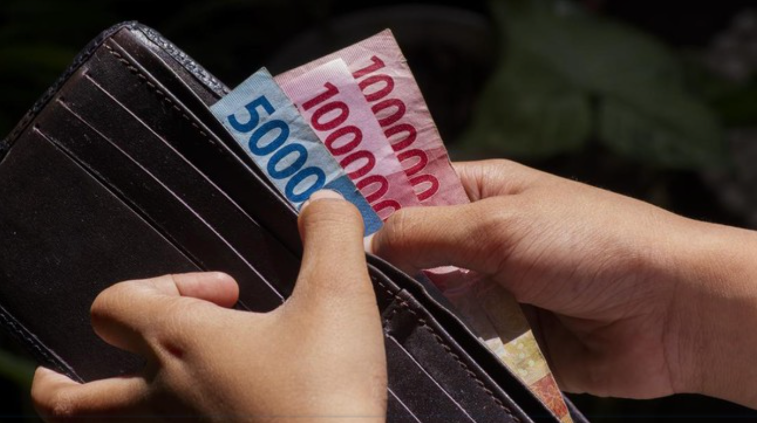 7 Cara Kelola Uang saat Suku Bunga Naik dan Rupiah Melemah